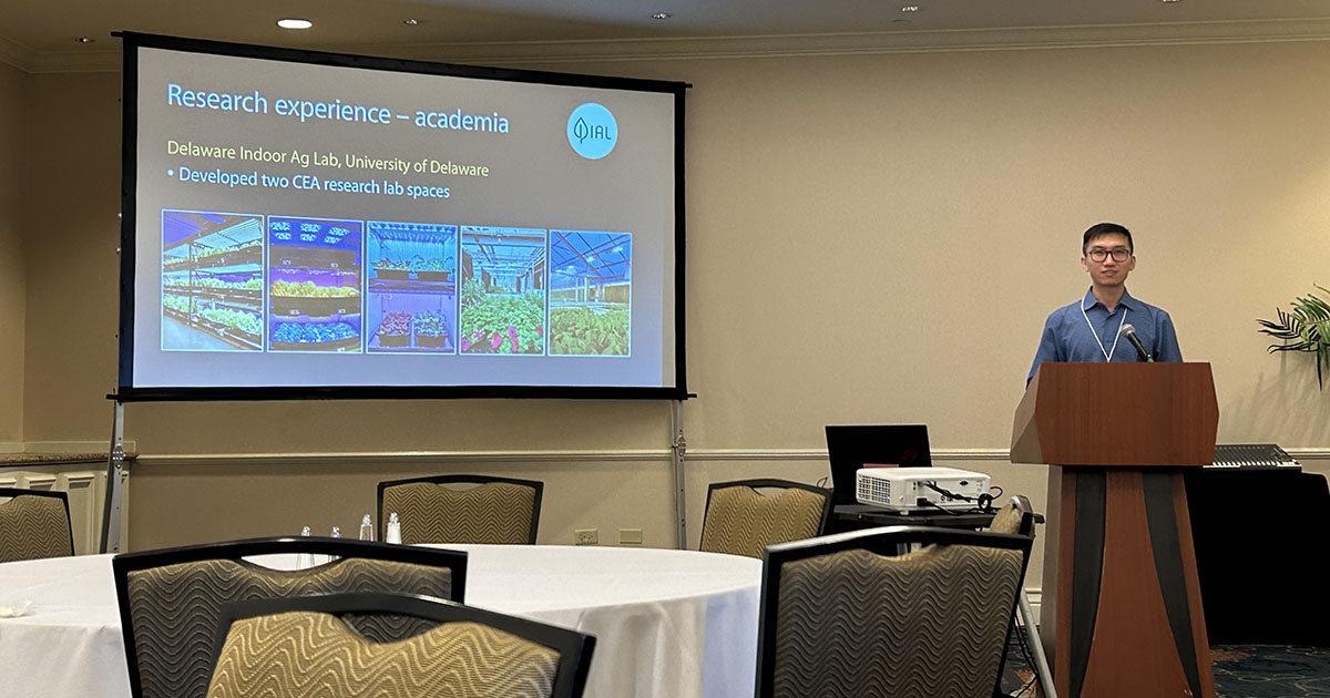 Qingwu (William) Meng honored by American Society for Horticultural Science Qingwu Meng presenting his work.