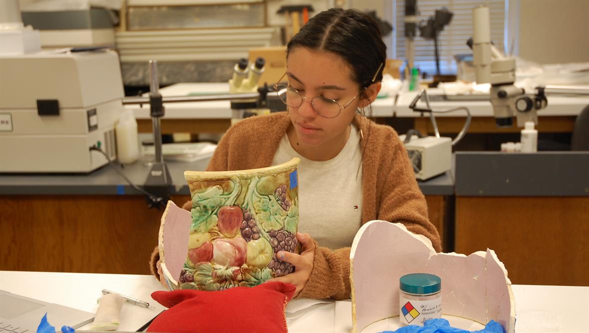 Yuli Colon assembling a gardiniere