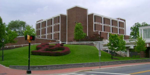 Exterior photo of Smith Hall