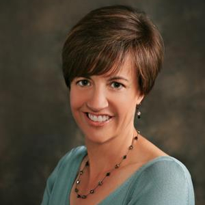 Headshot photo of Jennifer Heinly