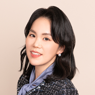 Headshot photo of Yoonji KIm