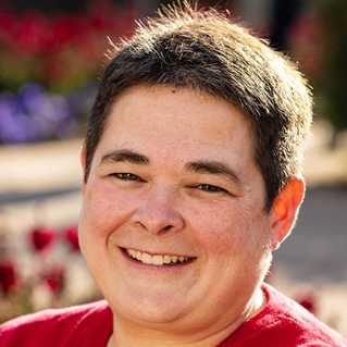 Headshot photo of Jennifer Earl