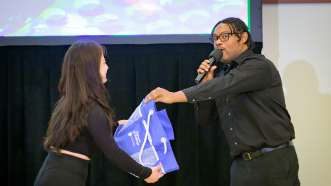 Guest receives a door prize of a tote bag