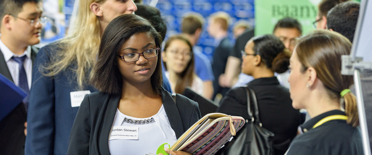 A student speaks with an employer at a UD Career Fair