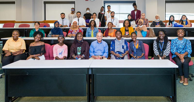 Sen. Tom Carper met with international students at UD this summer. 