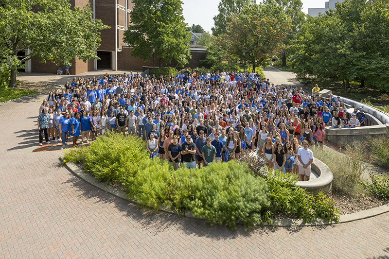 Welcome Days - Honors Orientation - 08.25.24 Group of honors students standing outside surrounded by greenery.