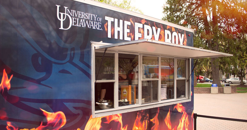 Exterior of Fry Box food truck