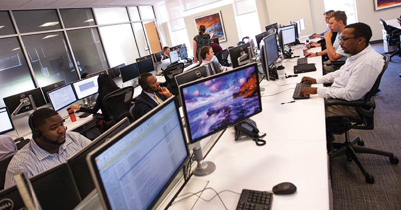 Students work in a computer lab with text with information about the GET Internship Informational sessions in text below.