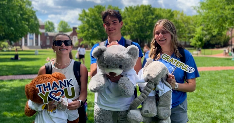 Blue Hens celebrate I Heart UD Giving Day on The Green. 