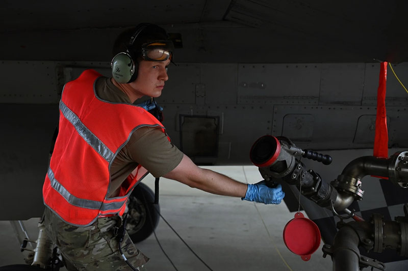 Thor Freeman enlisted in the Air Force on active duty out of high school as an electrical and environmental technician on F-16 fighter aircraft for four years. After finishing his active duty, he now studies insect ecology and conservation at UD in hopes of becoming a medical entomologist for the Air Force.